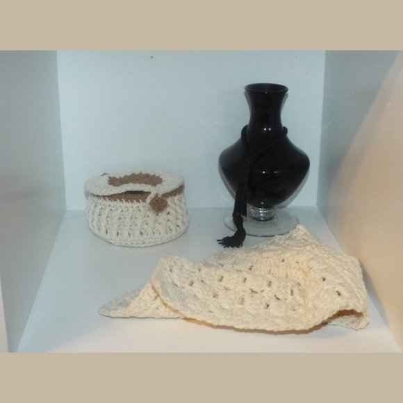 !0 pc Handmade Clamshell Spa Set - Picture 4 of 8